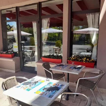 Relais Du Bois Du Four Saint-Leons